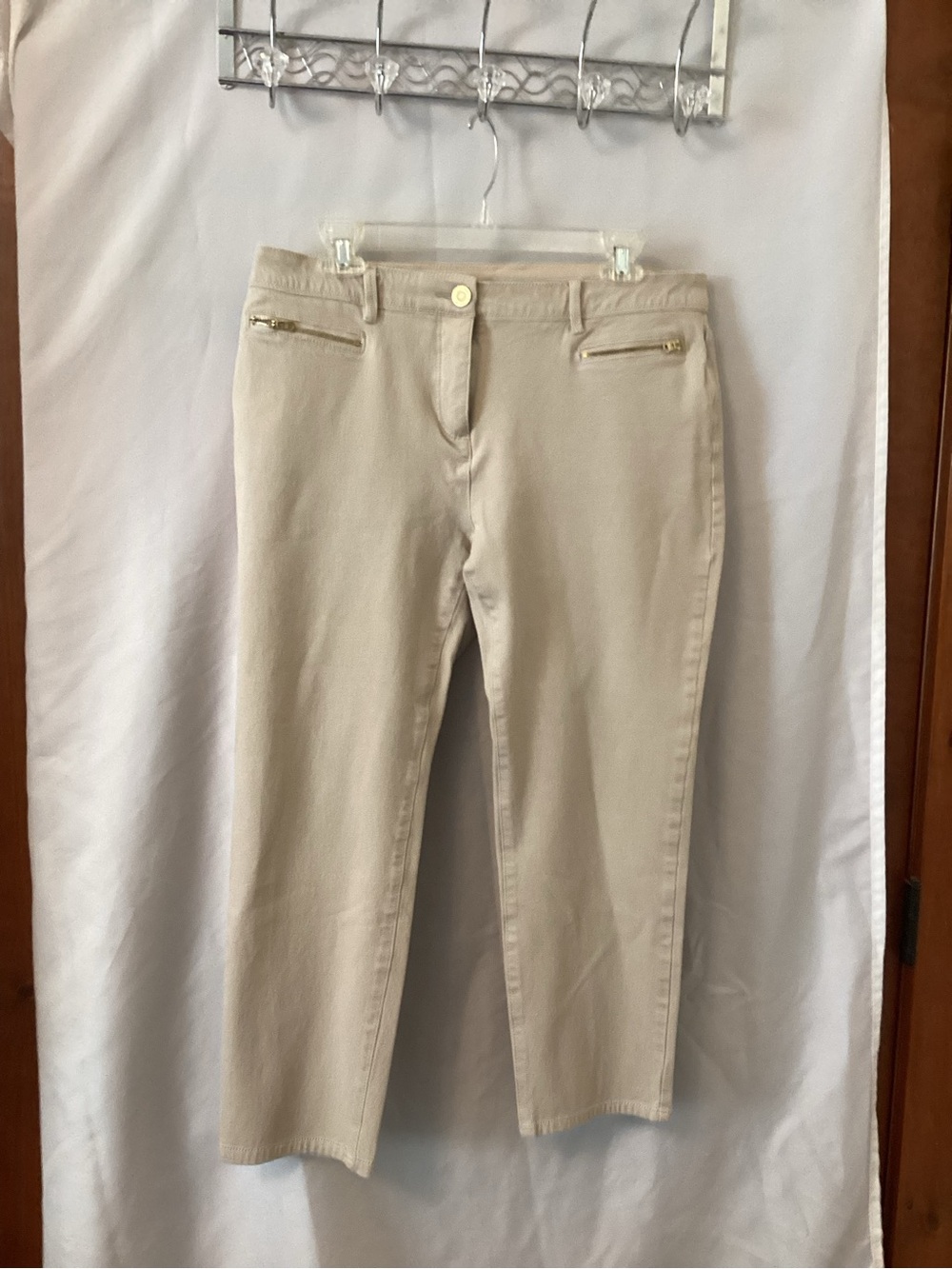 Chico's Slim Cropped Pants in Light Beige with Gold Zippers
